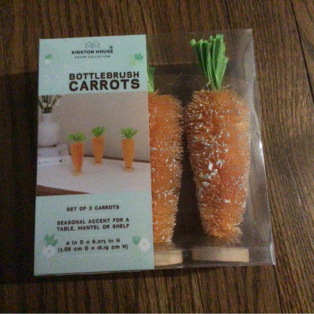 Kirton House Bottlebrush Carrots Set